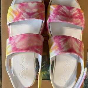 Skechers Luxe Foam sandals